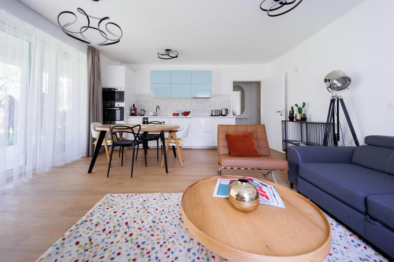 Villa Bauhaus Wellness Apartman Fsz. 3 Siofok Exterior photo