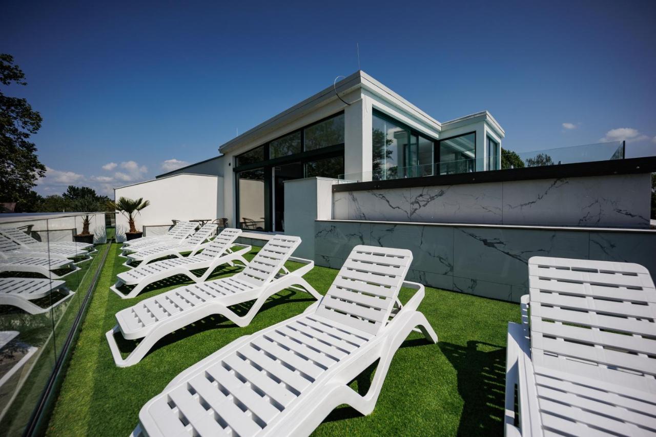 Villa Bauhaus Wellness Apartman Fsz. 3 Siofok Exterior photo